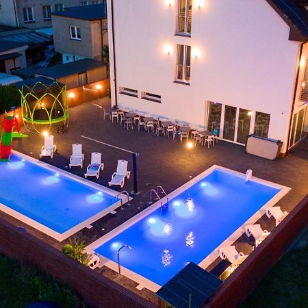 Pod Winogronem - Apartamenty Z Basenem I Wyzywieniem Pobierowo Dış mekan fotoğraf