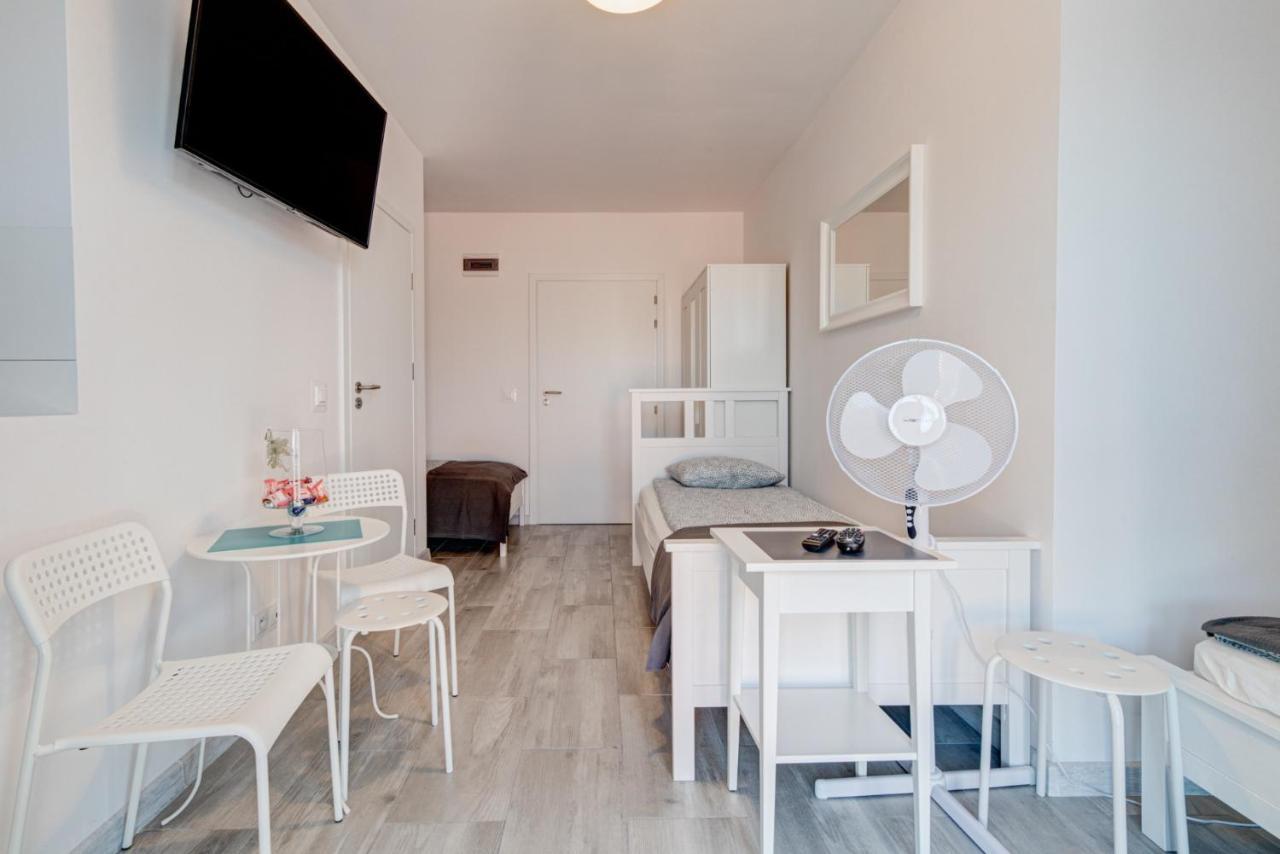 Pod Winogronem - Apartamenty Z Basenem I Wyzywieniem Pobierowo Dış mekan fotoğraf