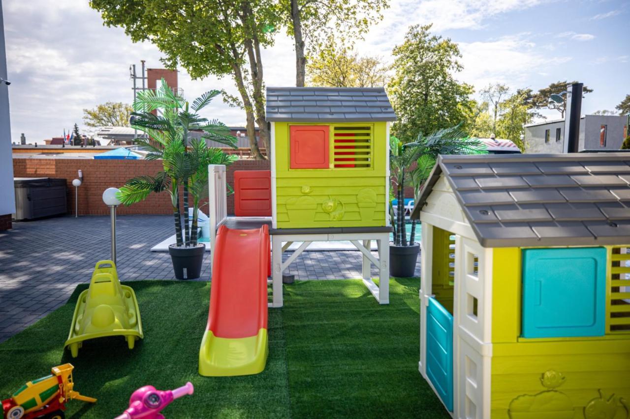 Pod Winogronem - Apartamenty Z Basenem I Wyzywieniem Pobierowo Dış mekan fotoğraf